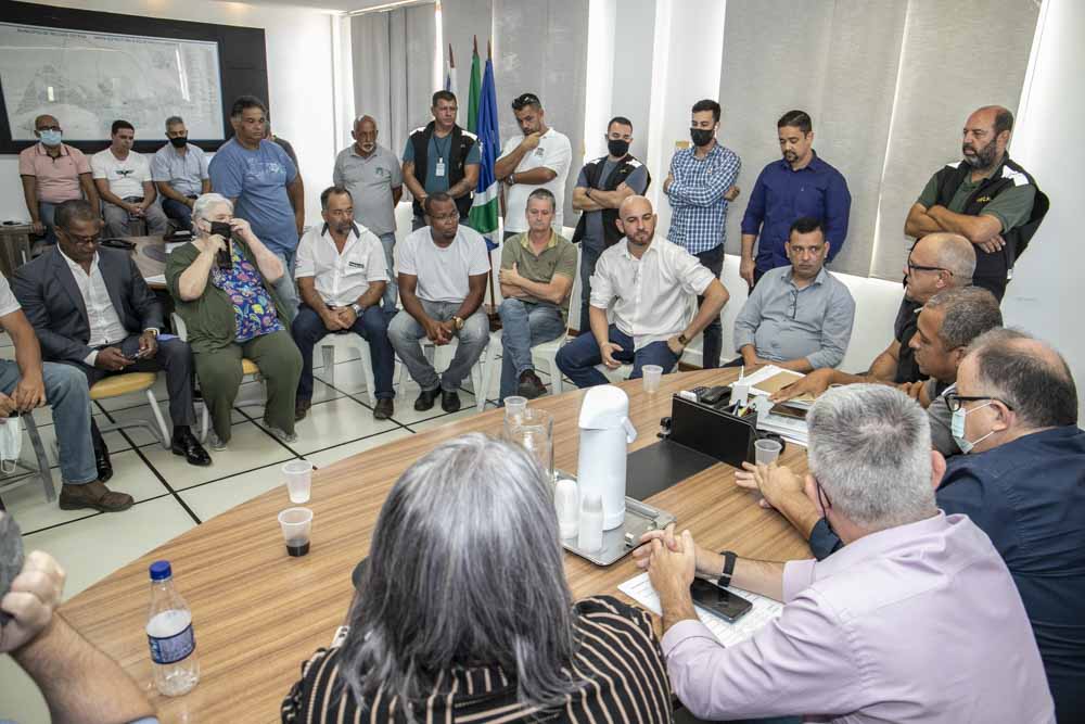 Administração Municipal de Rio das Ostras se reúne com permissionários de vans