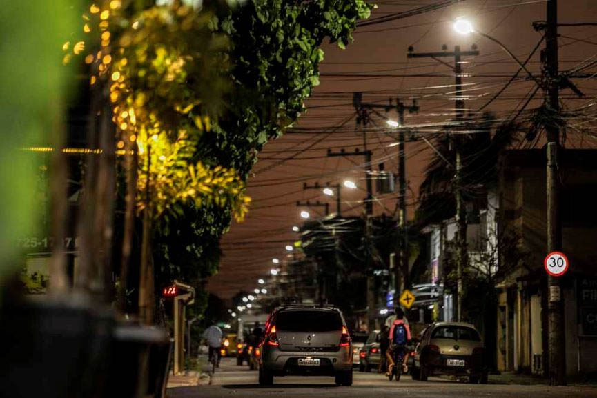 Ruas mais iluminadas tornam localidades de Rio das Ostras mais seguras
