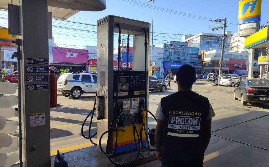 Procon de Rio das Ostras visita postos de combustíveis para acompanhar reajustes