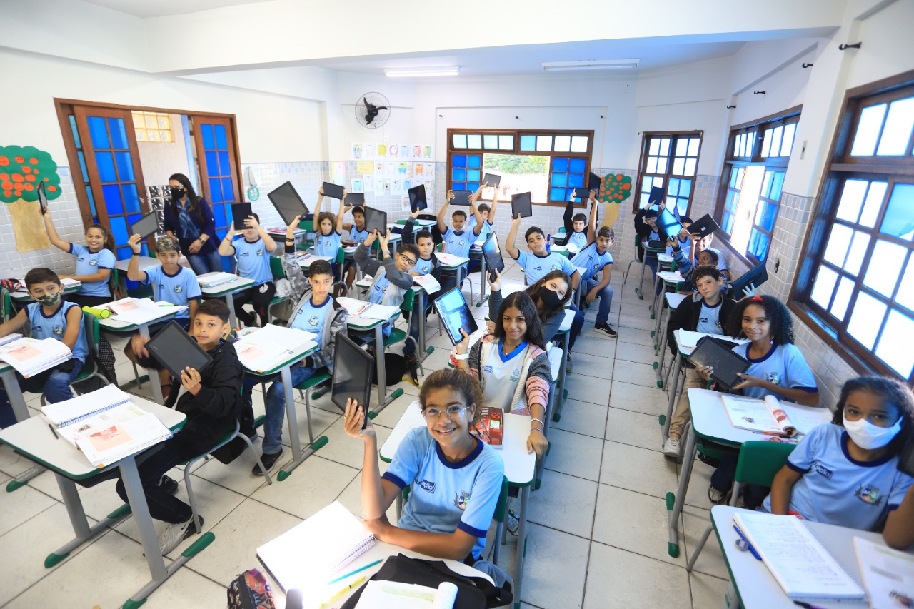 Alunos de Rio das Ostra ampliam aprendizado com uso de tablets