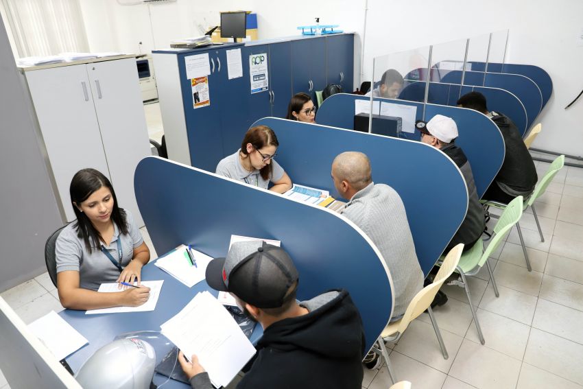Banco de Empregos de Rio das Ostras oferece 594 vagas nesta segunda, dia 26