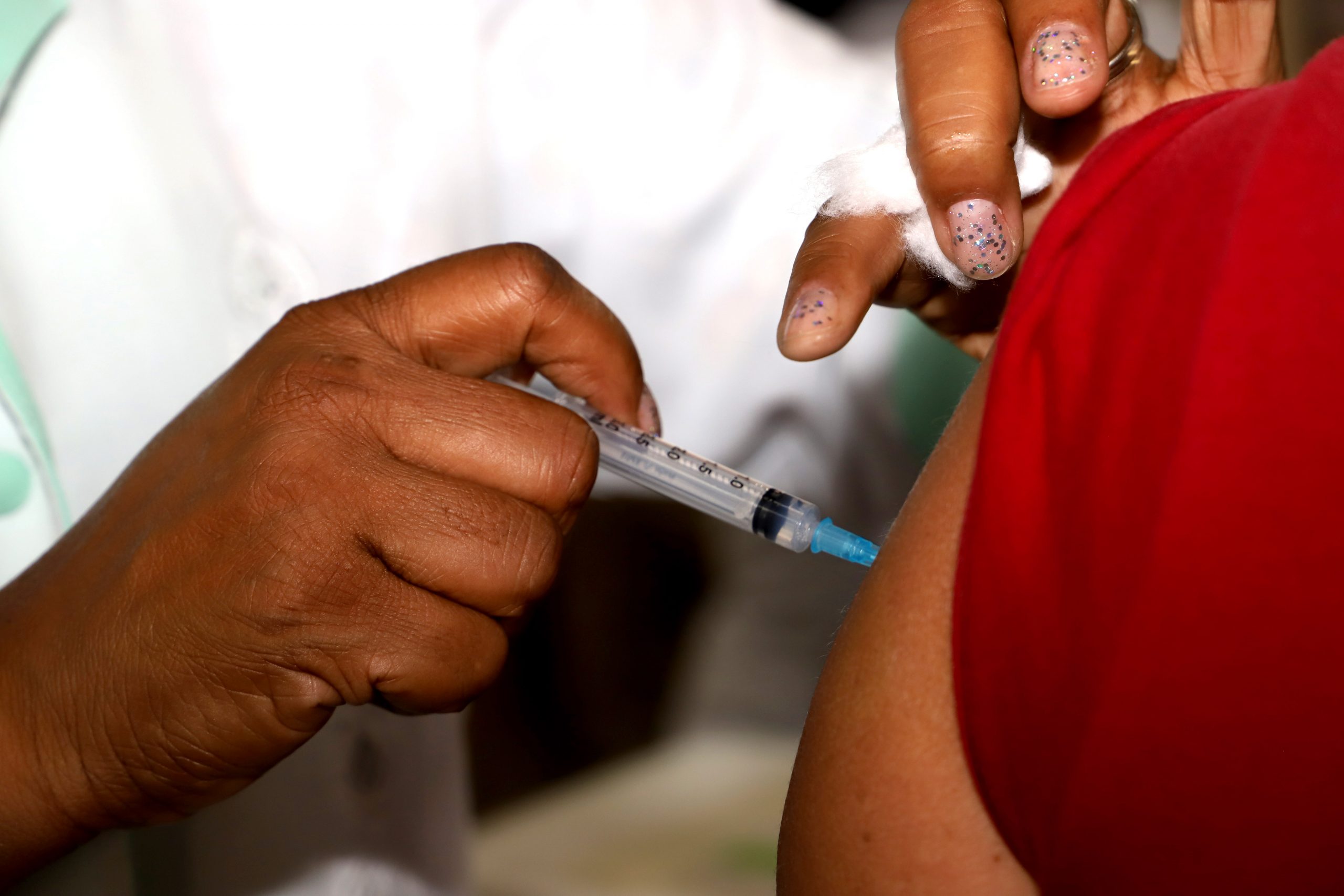 Rio das Ostras inicia vacinação de 4ªdose contra Covid-19 para pessoas com síndrome de Down