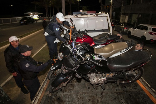 Final de semana de operação conjunta em Rio das Ostras coíbe circulação de veículos irregulares