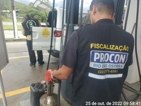 Procon de Rio das Ostras e ANP fiscalizam postos de combustíveis no Município