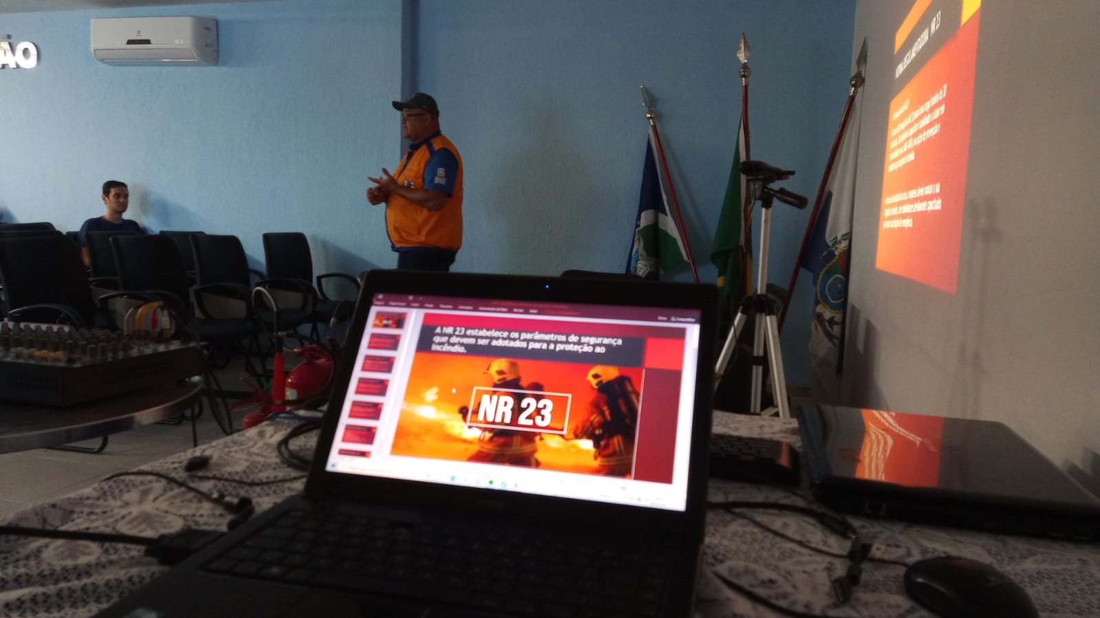 Defesa Civil de Rio das Ostras ministra palestra de Combate a Incêndio para os Servidores da Educação