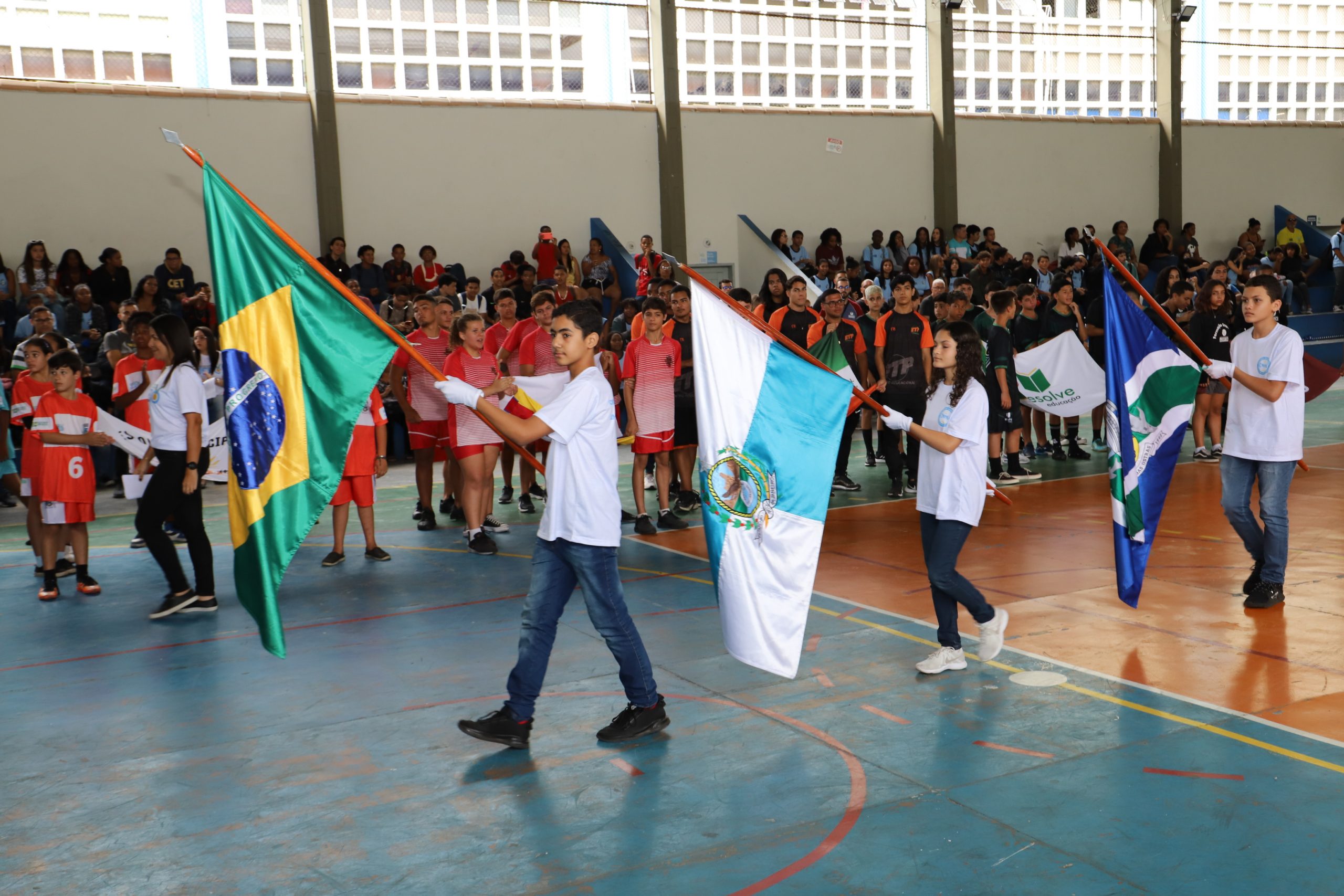 Animação e simbolismo marcam abertura Jogos Escolares de Rio das Ostras