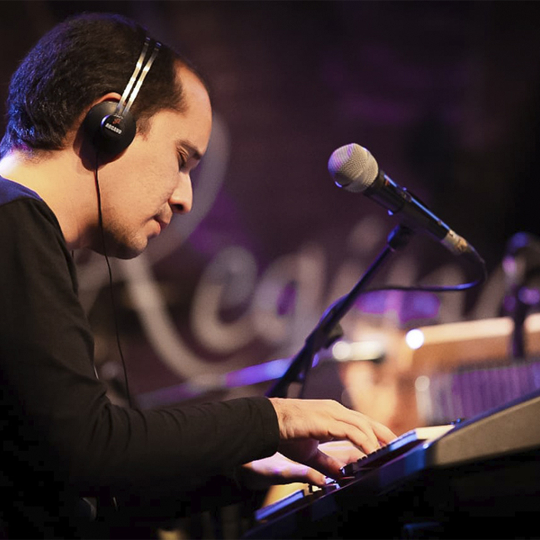 Músicos de Rio das Ostras homenageiam pianista Maurício Libardi Jr com show “Ao Maestro com Carinho”
