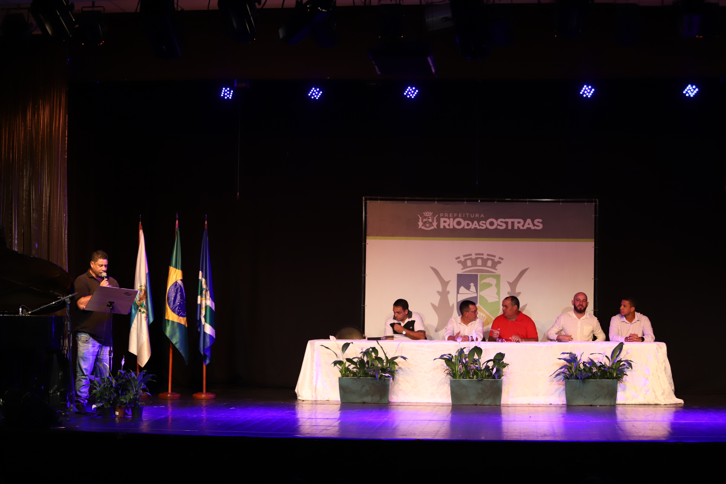 Comemorações do Aniversário da Cidade de Rio das Ostras começam com solenidade no Teatro