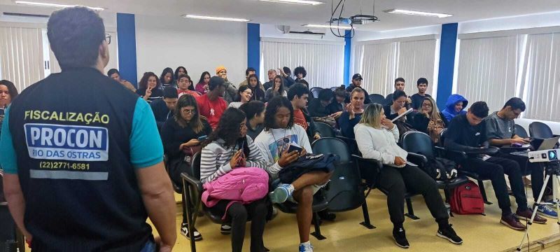 Procon de Rio das Ostras realiza palestra para alunos da Faetec