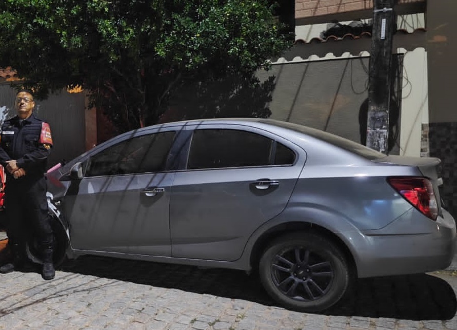 Proeis recupera carro roubado em Cantagalo