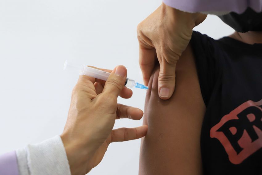 Vacinação com Bivalente continua sendo ofertada em unidades de saúde