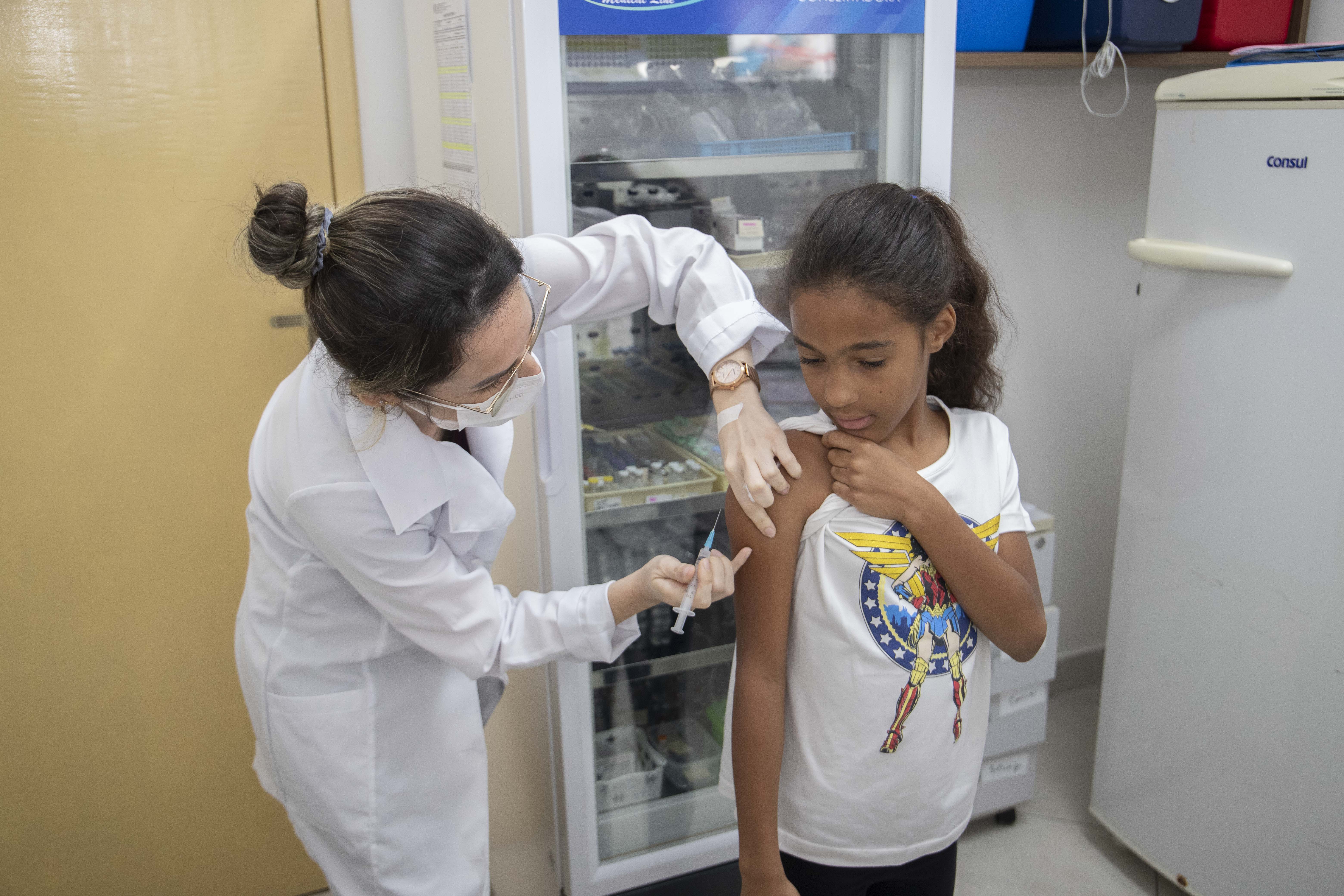 Vacinação contra a Covid-19 acontece, excepcionalmente, de segunda a quarta-feira