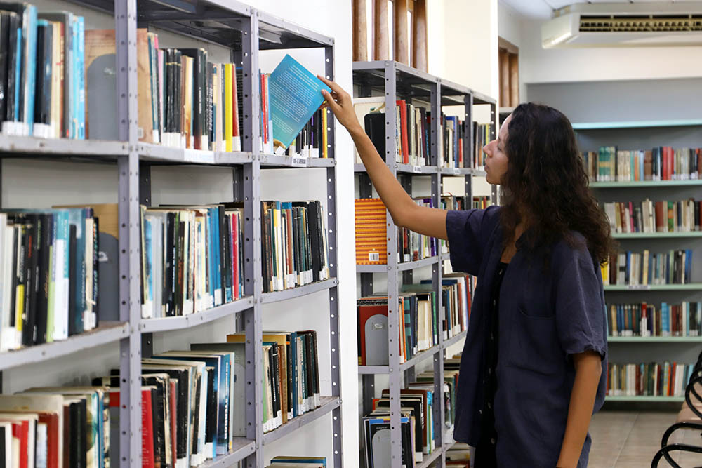 Biblioteca Municipal Professora Íris Galvão aumenta acervo de livros