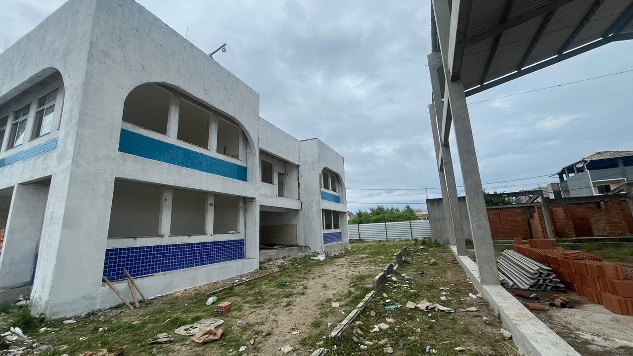 Obras de novas unidades de ensino avançam em Rio das Ostras