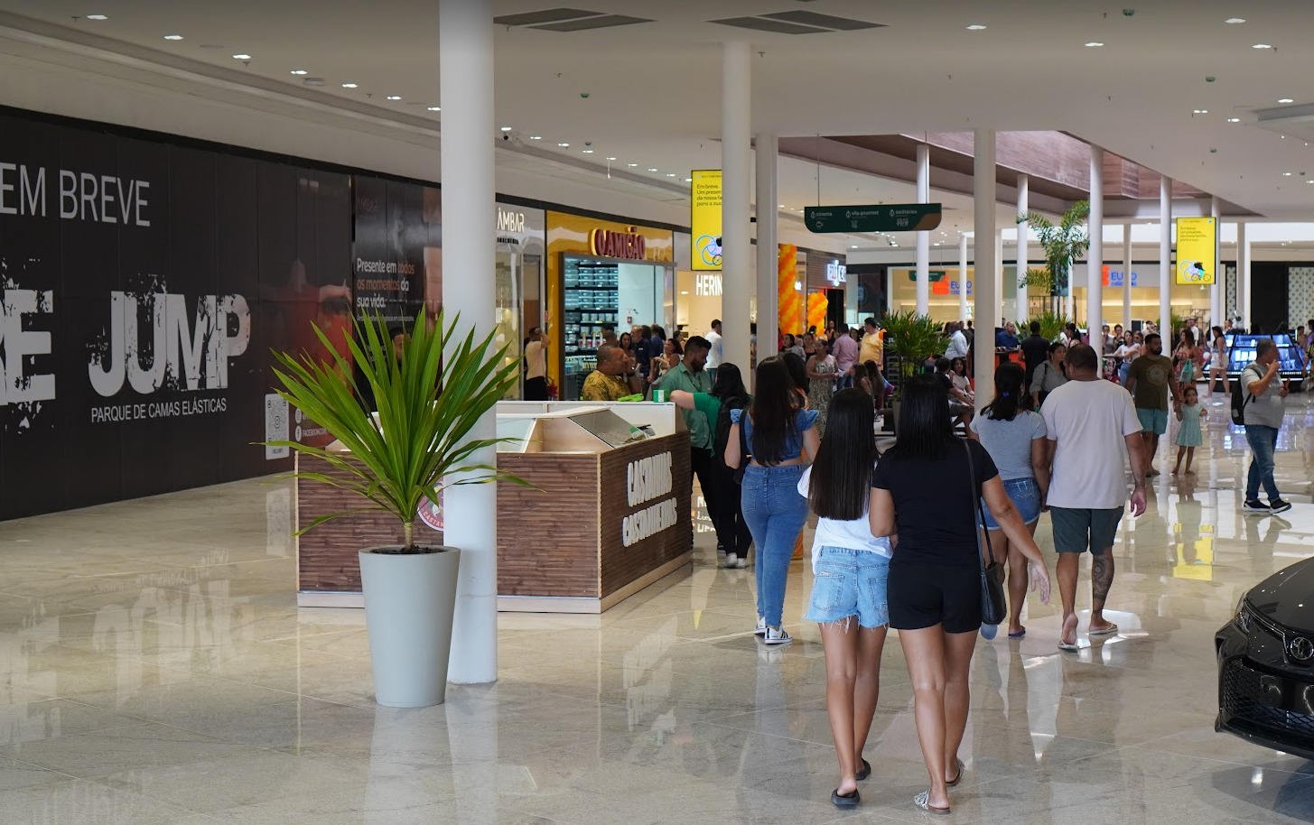 Rio das Ostras ganha novo shopping e leva desenvolvimento à área norte do município