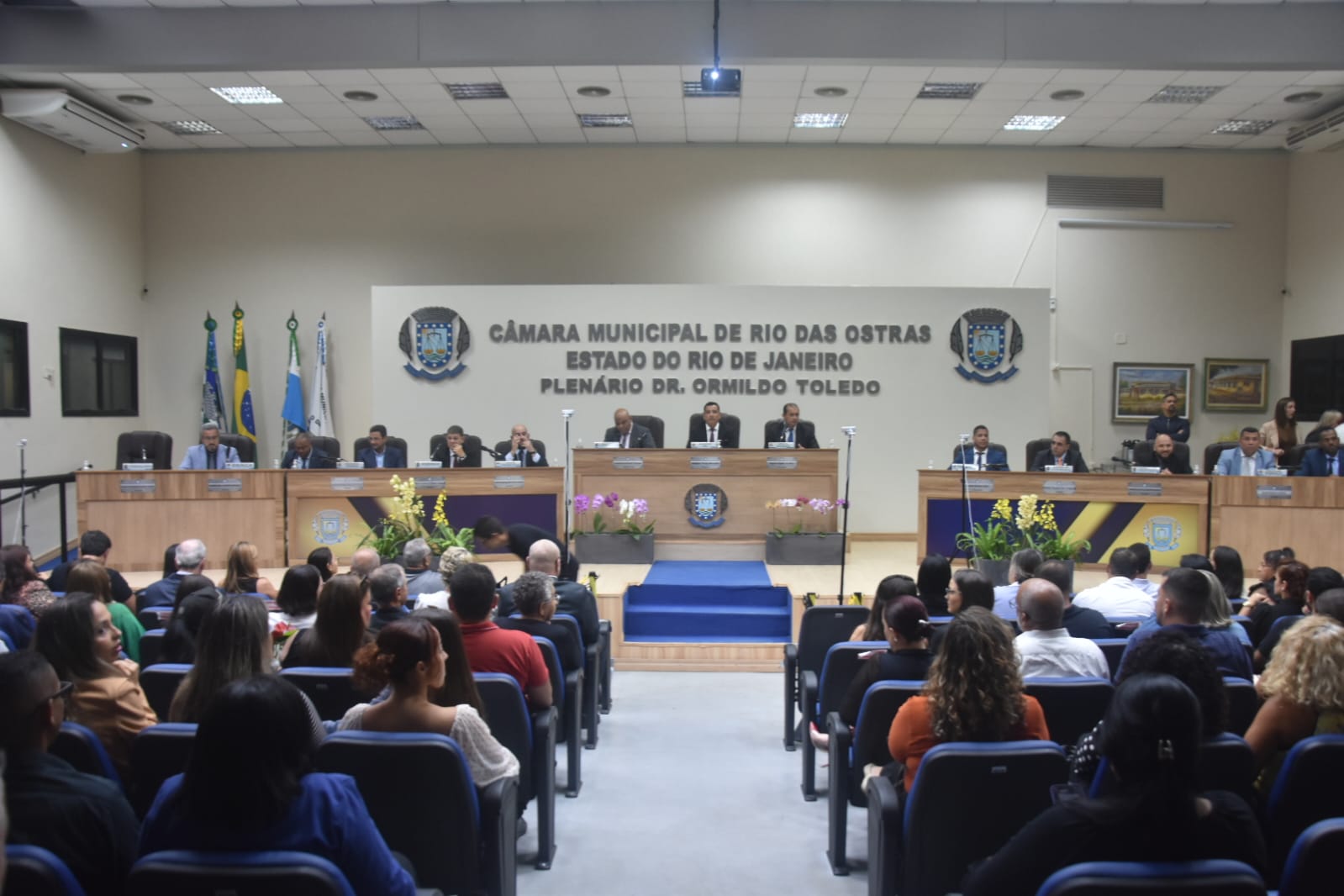 Sessão solene comemora 32 anos de Rio das Ostras e distribui títulos de mérito e de cidadania