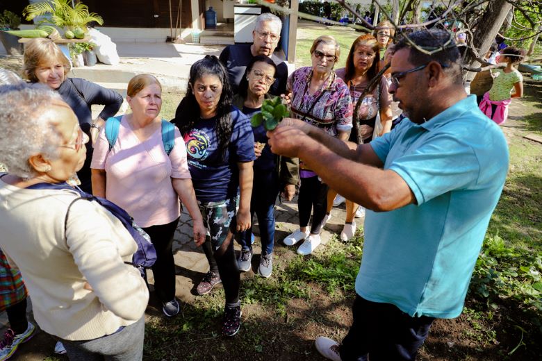 Centro de Educação Ambiental de Rio das Ostras recebe idosos