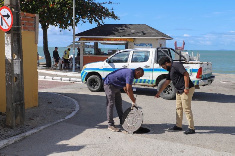 Rio das Ostras fiscaliza redes de drenagem para evitar poluição nas praias