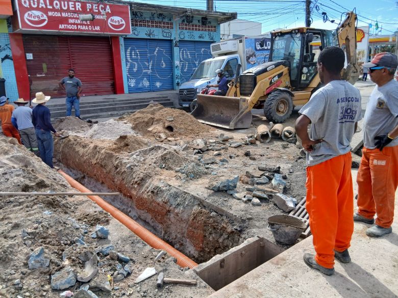 Rio das Ostras faz melhorias na drenagem e consertos de vias pela Cidade
