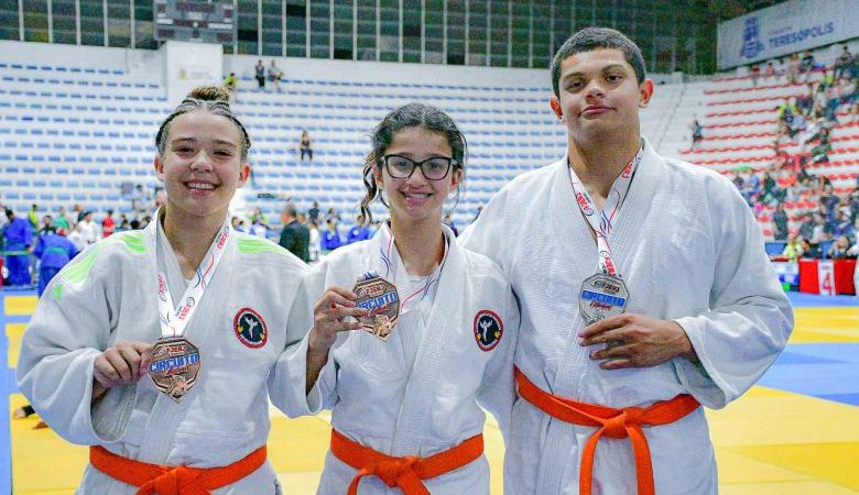Atletas riostrenses sobem ao pódio no Inter-Regional de Judô