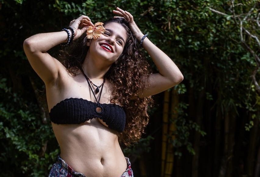 Jovem de 18 anos homenageia Gal Costa com o espetáculo “Fruta Gogóia”, neste sábado, dia 2, em Rio das Ostras