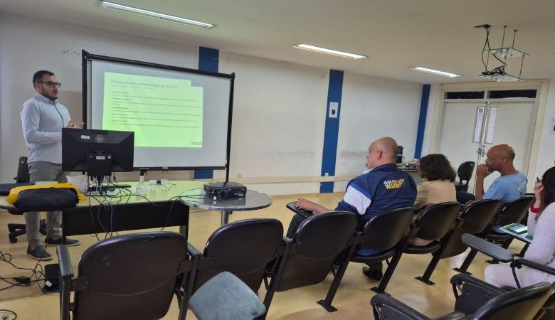Cederj promove qualificação para alunos e tutores em Rio das Ostras