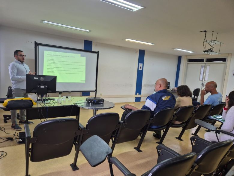 Cederj promove qualificação para alunos e tutores em Rio das Ostras