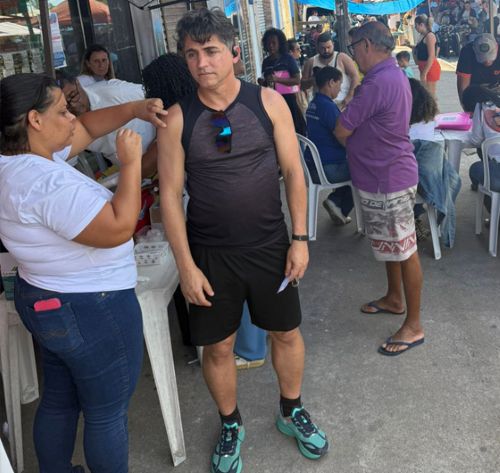 Vigilância vacina mais de 300 pessoas nas feiras-livres em Rio das Ostras