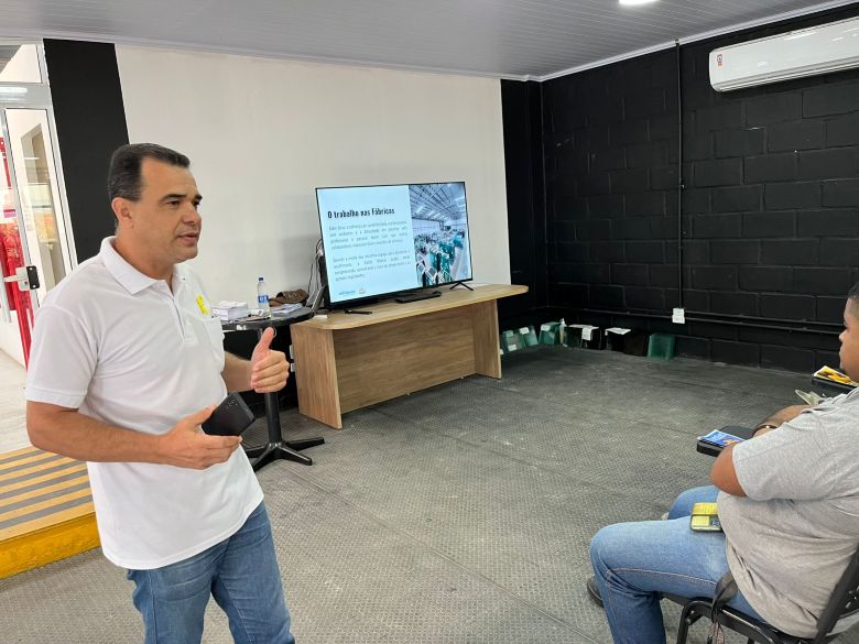 Prefeitura participa de ação do Setembro Amarelo em empresa da Cidade