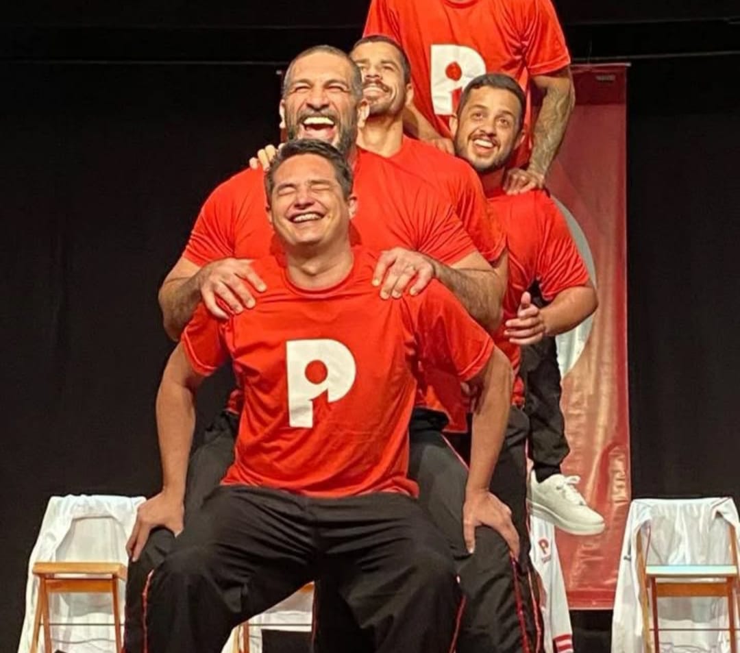 Comédia interativa será apresentada no Teatro Joel Barcellos no sábado, dia 6