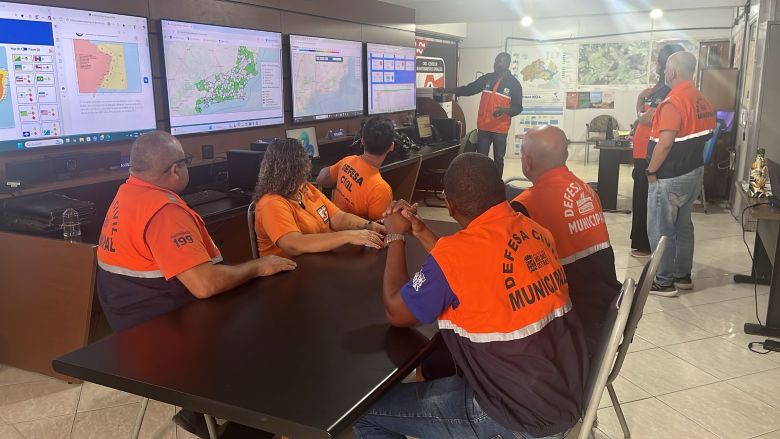 Defesa Civil de Rio das Ostras realiza visita técnica à Secretaria de Defesa de Macaé