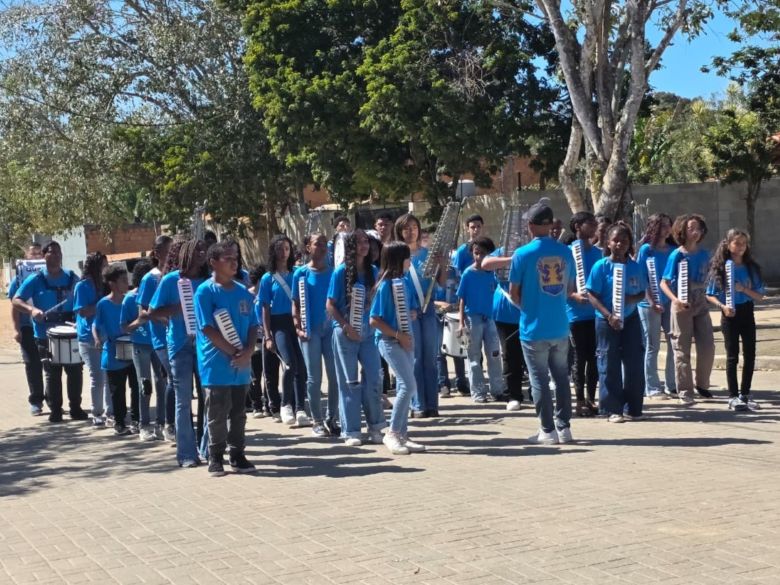 Rotary Club realiza doação de instrumentos musicais à Escola Municipal