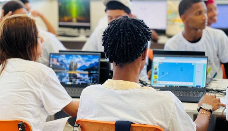 Rio das Ostras lança curso profissionalizante para Educação de Jovens e Adultos (EJA)