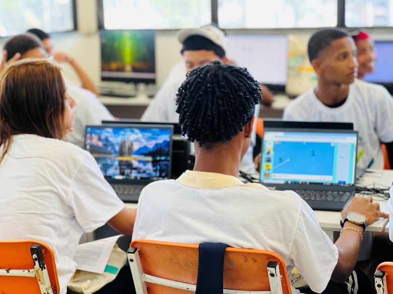 Rio das Ostras lança curso profissionalizante para Educação de Jovens e Adultos (EJA)