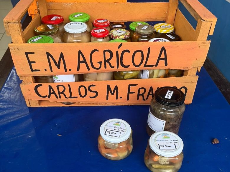 Alunos produzem doces com frutas em aula de Gastronomia Rural Sustentável