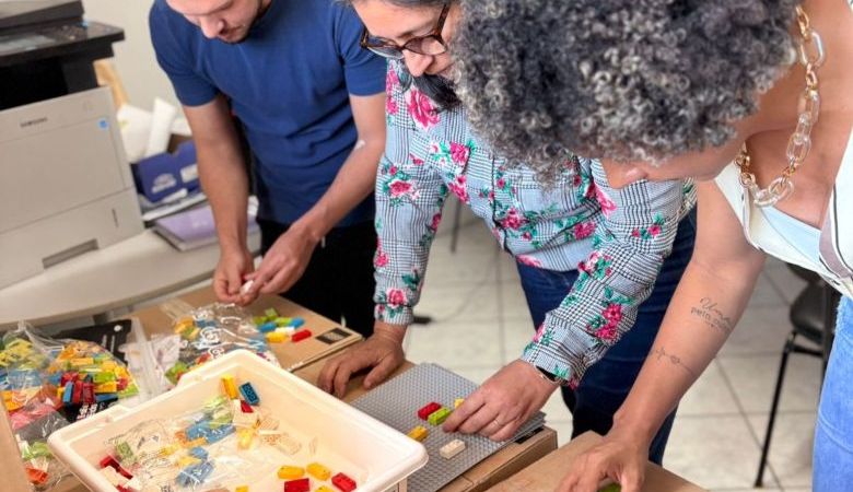 Kits Lego em Braille chegam às escolas municipais de Rio das Ostras