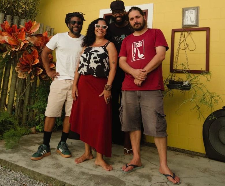 “A Vermelhidão da Flor”: Raquel Dimar apresenta show gratuito no dia 17, em Rio das Ostras