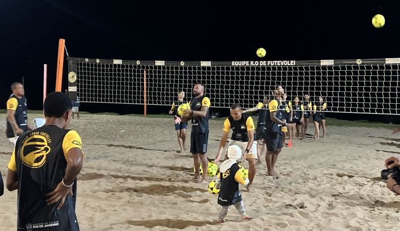 Projeto esportivo de Rio das Ostras recebe clínica de futevôlei com Anderson Águia