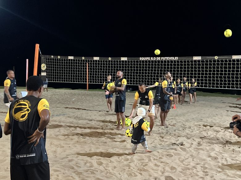 Projeto esportivo de Rio das Ostras recebe clínica de futevôlei com Anderson Águia