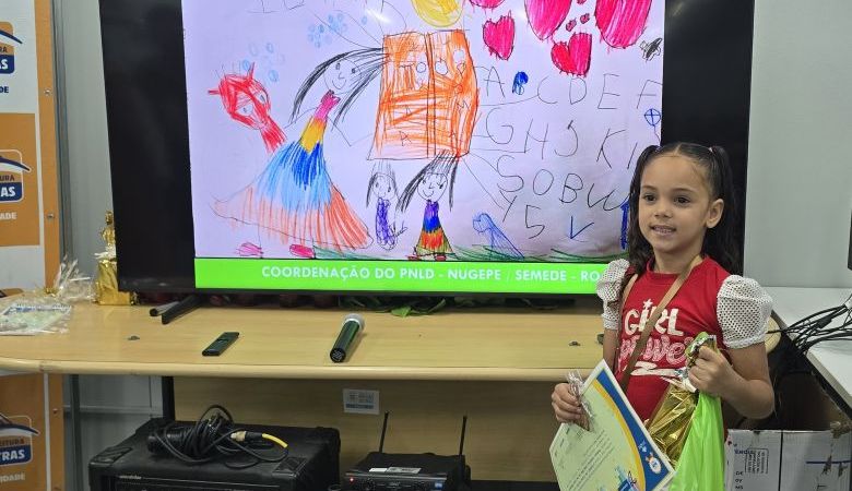 Premiação destaca trabalhos sobre livro didático em Rio das Ostras