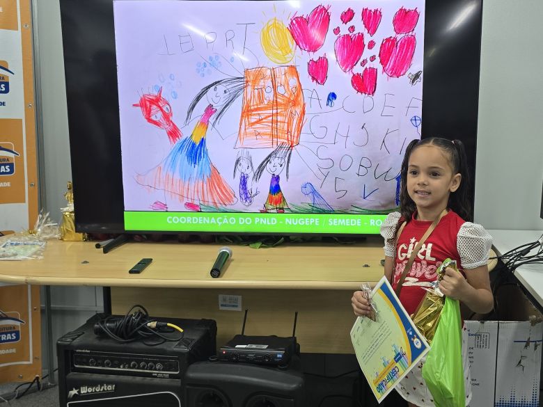 Premiação destaca trabalhos sobre livro didático em Rio das Ostras