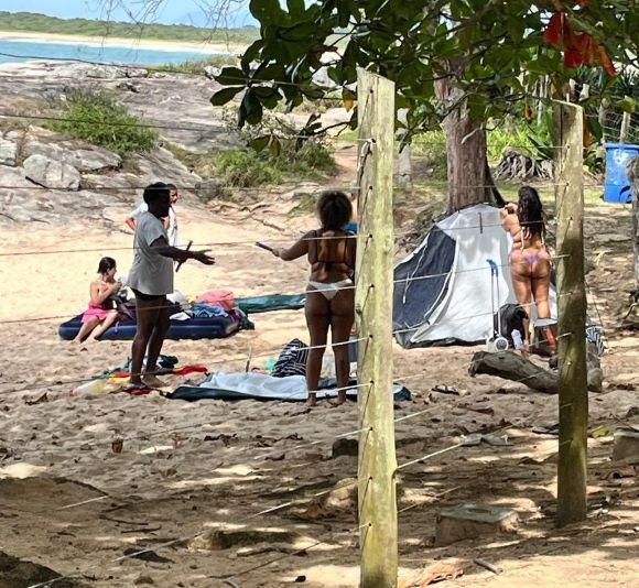 Defesa Ambiental de Rio das Ostras apaga incêndio em Itapebussus