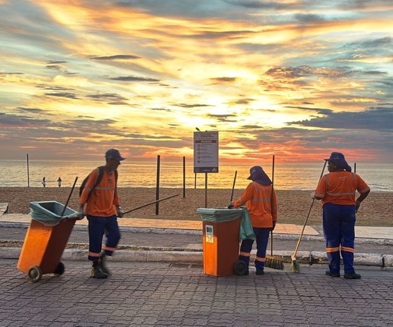 Reforço na limpeza pública garante cidade mais limpa no Réveillon