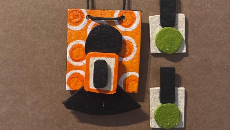 Peças produzidas em oficinas são expostas na Casa de Cultura de Rio das Ostras