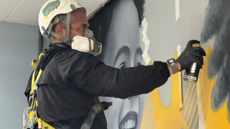 Interior do Prédio da Onda, em Rio das Ostras, recebe intervenção artística