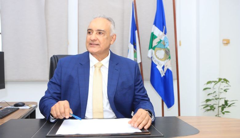Prefeito Carlos Augusto anuncia investimentos para Rio das Ostras em 2026
