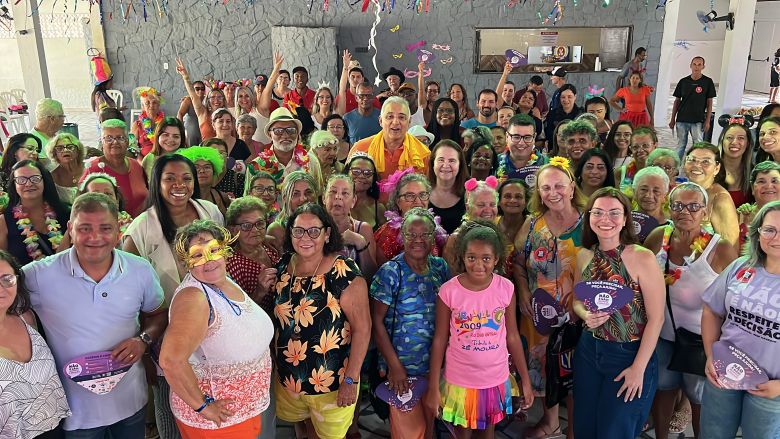 Baile de Carnaval dos Idosos abre festejos da folia em Rio das Ostras