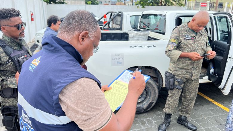 Supermercado de Rio das Ostras é autuado por despejo irregular de esgoto