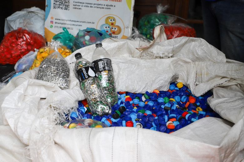 Centro de Educação Ambiental de Rio das Ostras coleta material e contribui com projeto que cuida de crianças com câncer