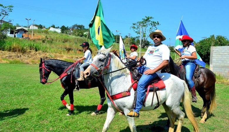 Cavalgada do Trabalhador movimenta o feriado em Rio das Ostras